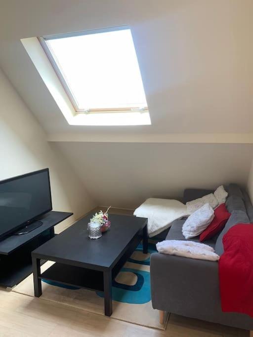Studio Meuble Dans Une Maison Limay Kültér fotó